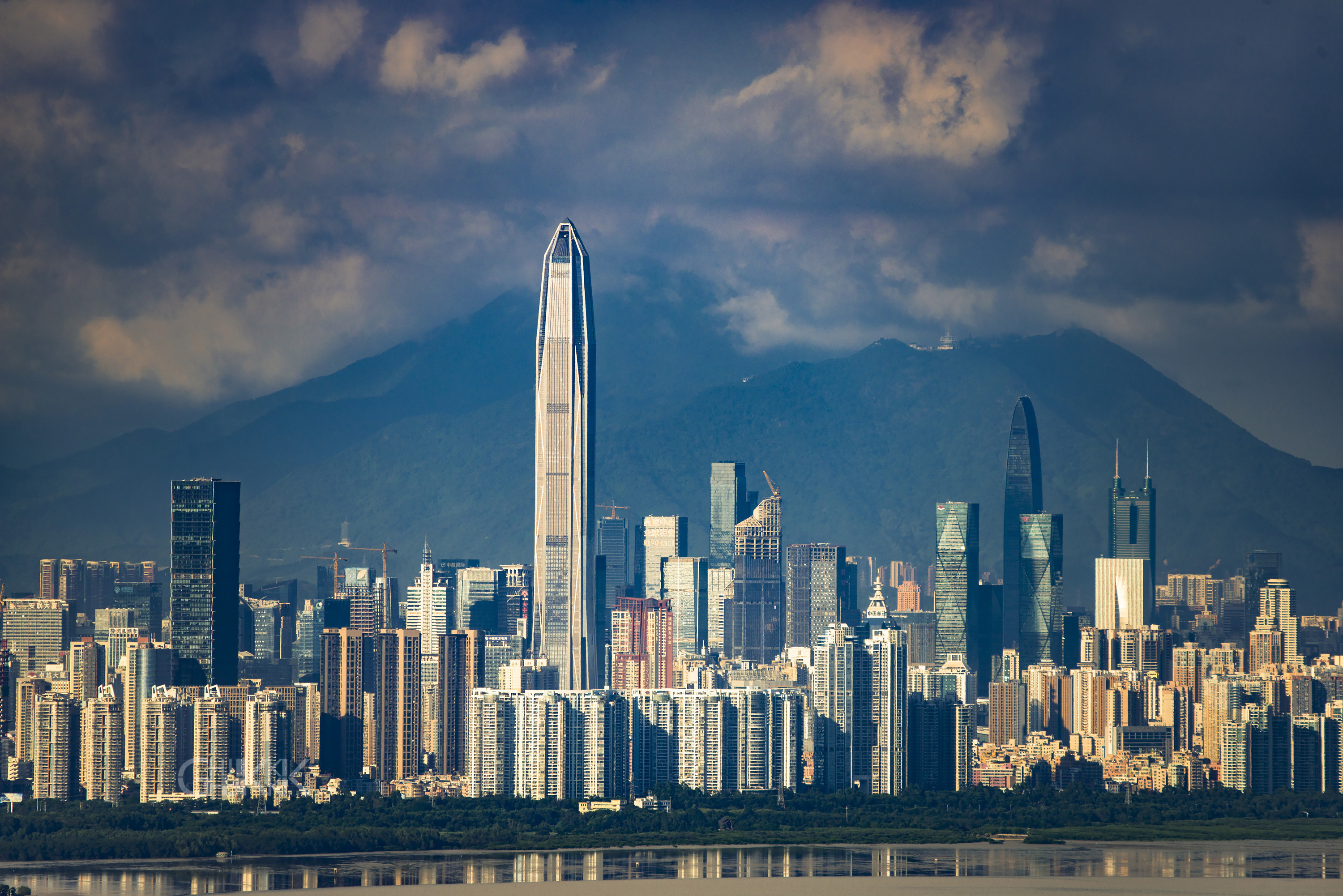 在深圳南山可以看得到100公里外的广州塔，你信么?
